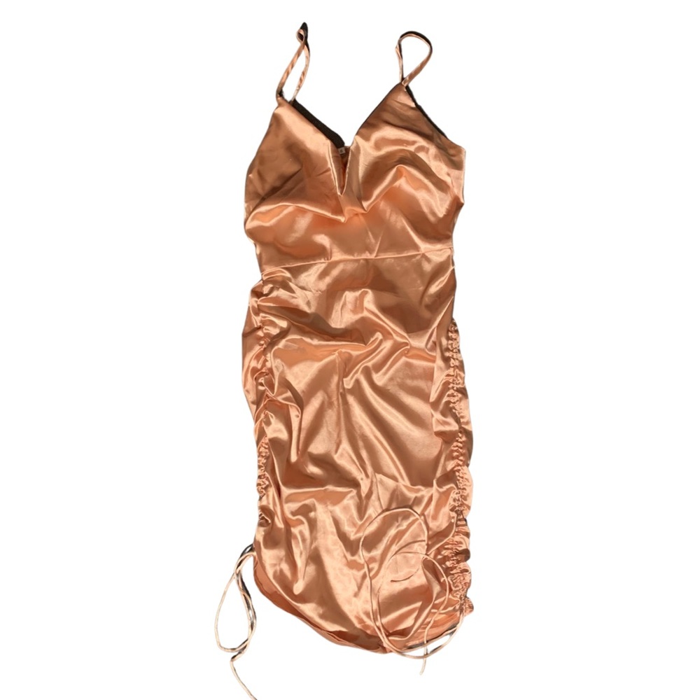 Brand new! Peach Scrunch side dress Size S